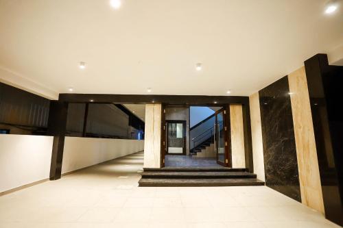 hotel lakshmi towers