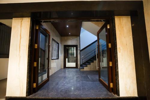 hotel lakshmi towers