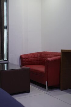 Kinsfolk Inn Hotel And Banquet,,2 star