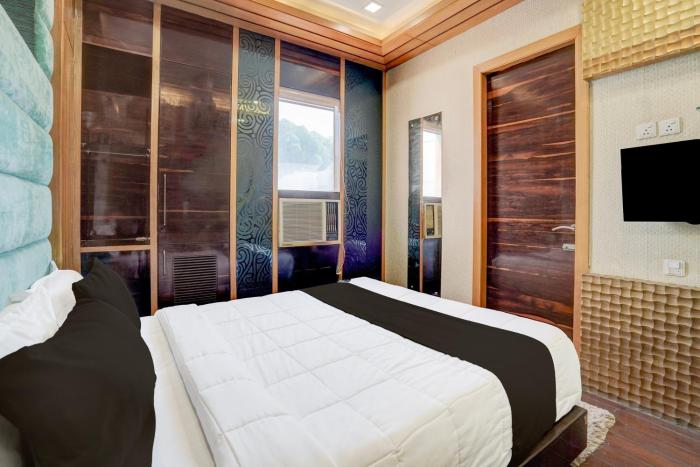 modern comfort stays at swarop nagar kanpur