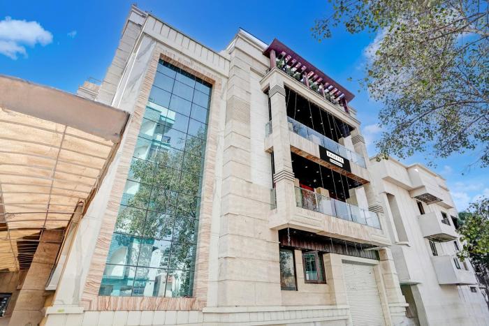 modern comfort stays at swarop nagar kanpur