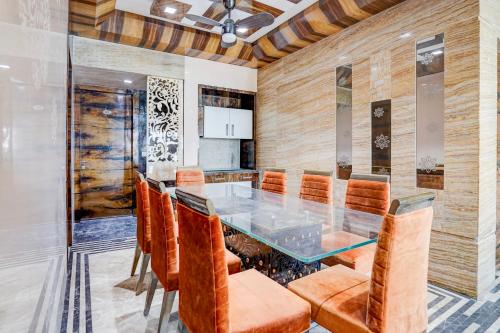 modern comfort stays at swarop nagar kanpur