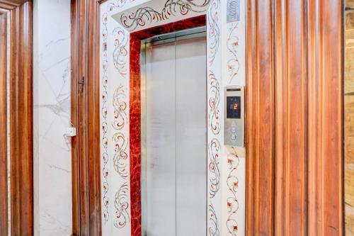 modern comfort stays at swarop nagar kanpur