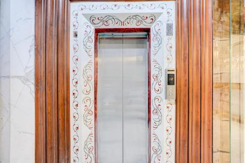 modern comfort stays at swarop nagar kanpur