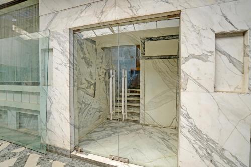 Modern Comfort Stays At Swarop Nagar Kanpur,,3 star