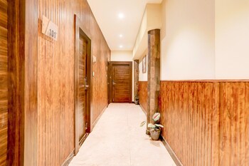 luxurious family retreat with pool in patna