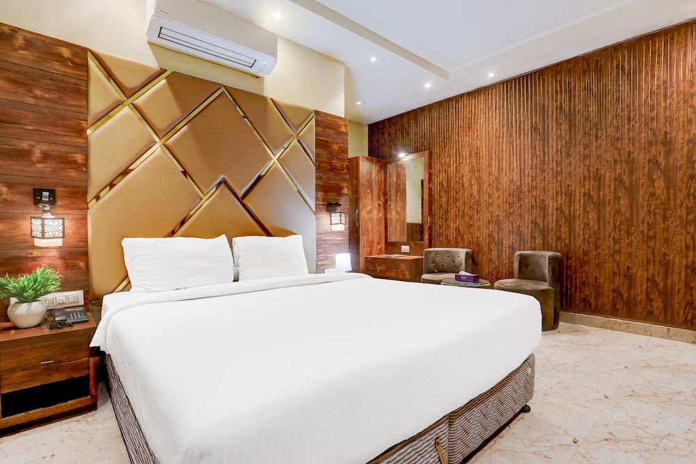luxurious family retreat with pool in patna
