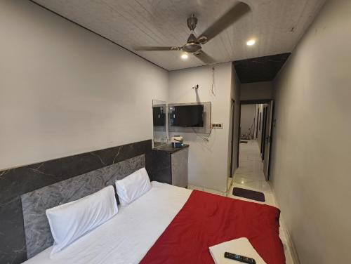 Hotel Manthan Palace,,2 star