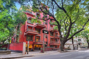 premium stays near fergusson college