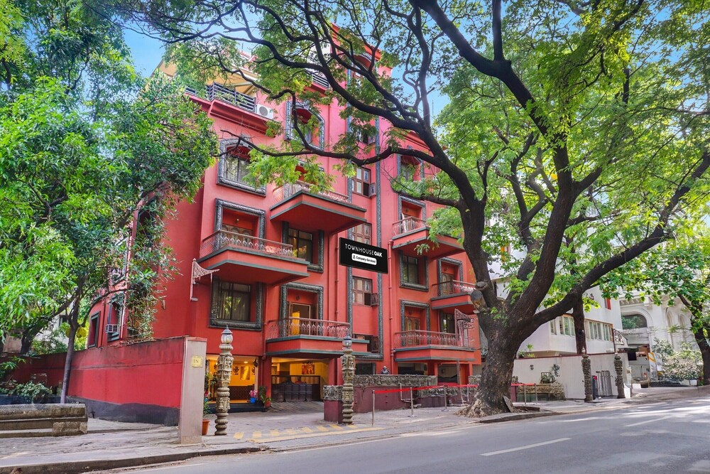 premium stays near fergusson college