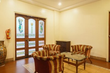 premium stays near fergusson college