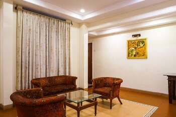 premium stays near fergusson college