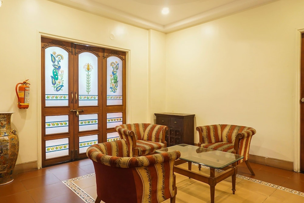 premium stays near fergusson college