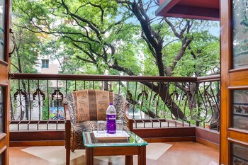 premium stays near fergusson college