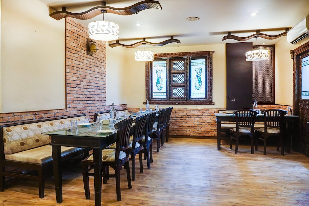 premium stays near fergusson college