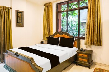 premium stays near fergusson college