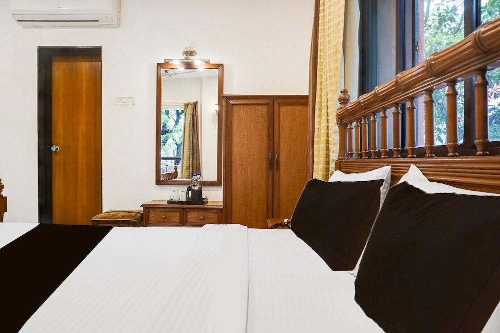 premium stays near fergusson college