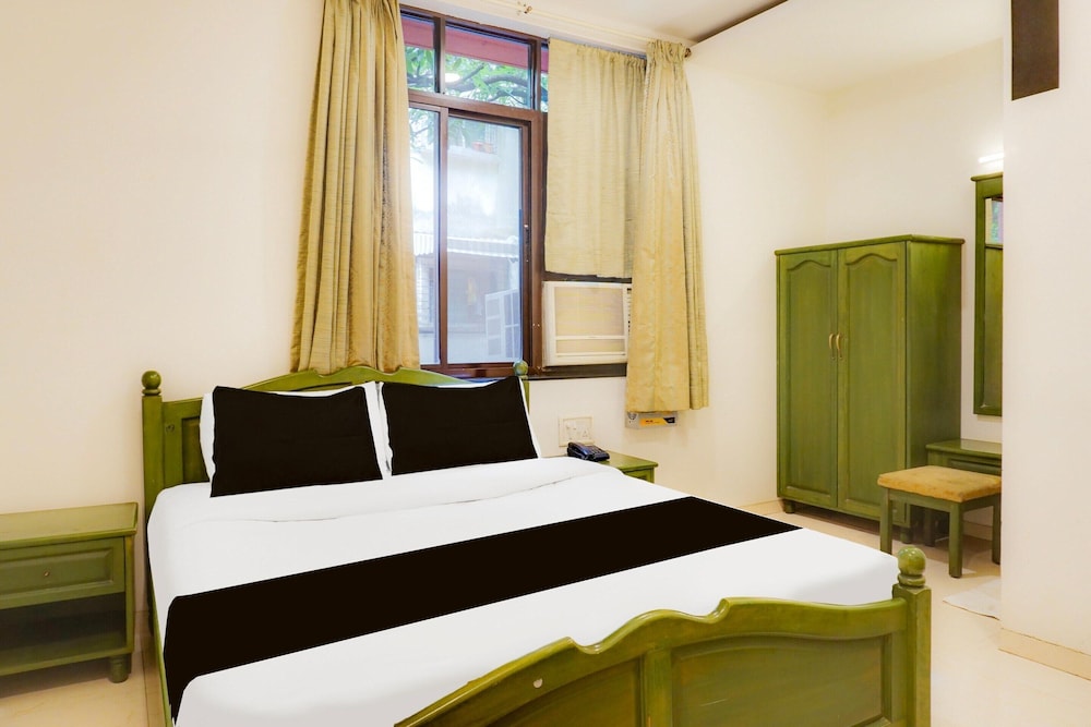 premium stays near fergusson college