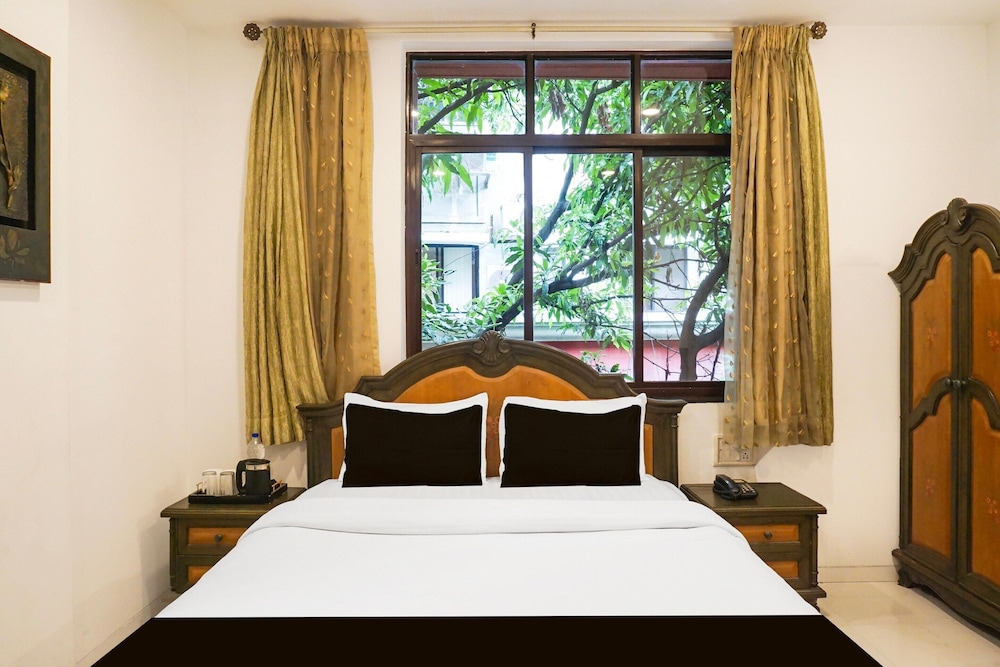 premium stays near fergusson college