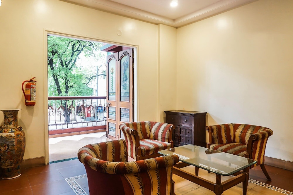 premium stays near fergusson college