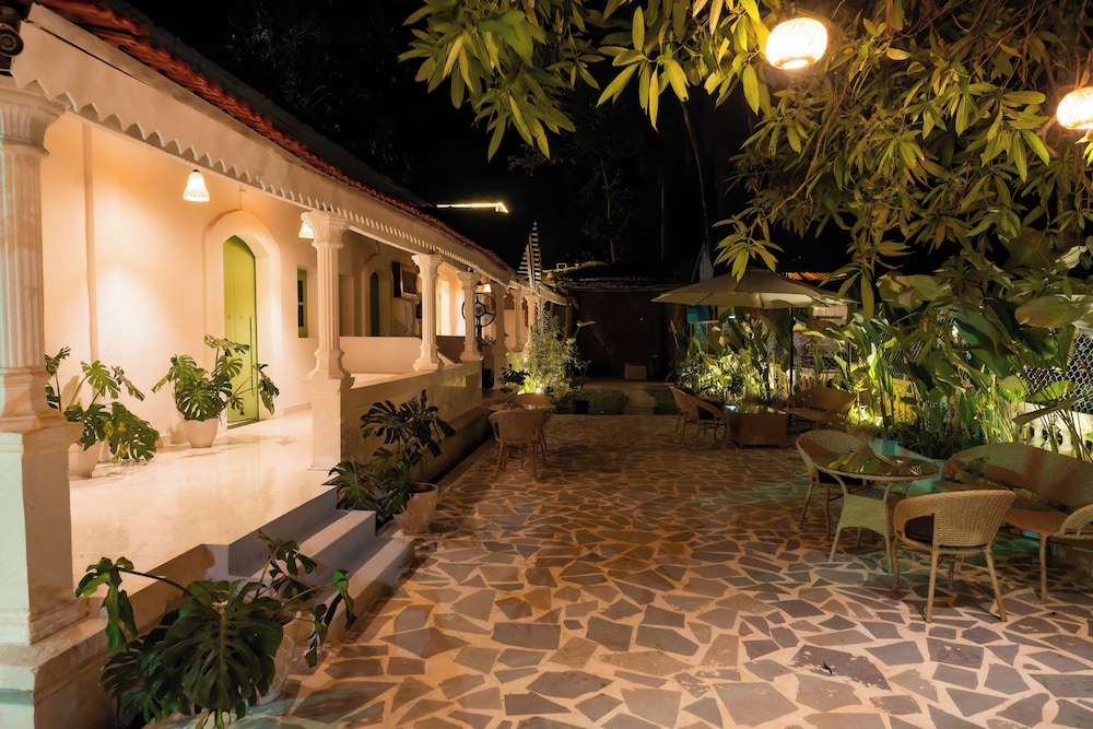 cali stays and cafe by the bay