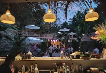 cali stays and cafe by the bay