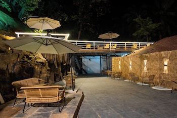 cali stays and cafe by the bay