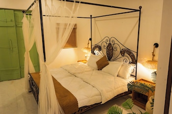 cali stays and cafe by the bay