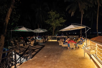 cali stays and cafe by the bay