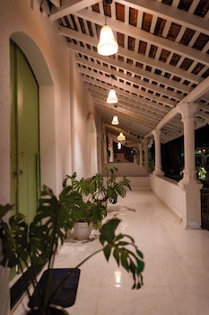 cali stays and cafe by the bay