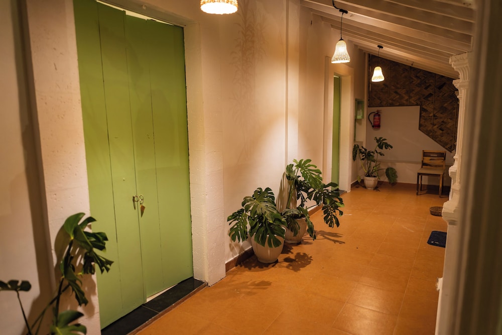 cali stays and cafe by the bay