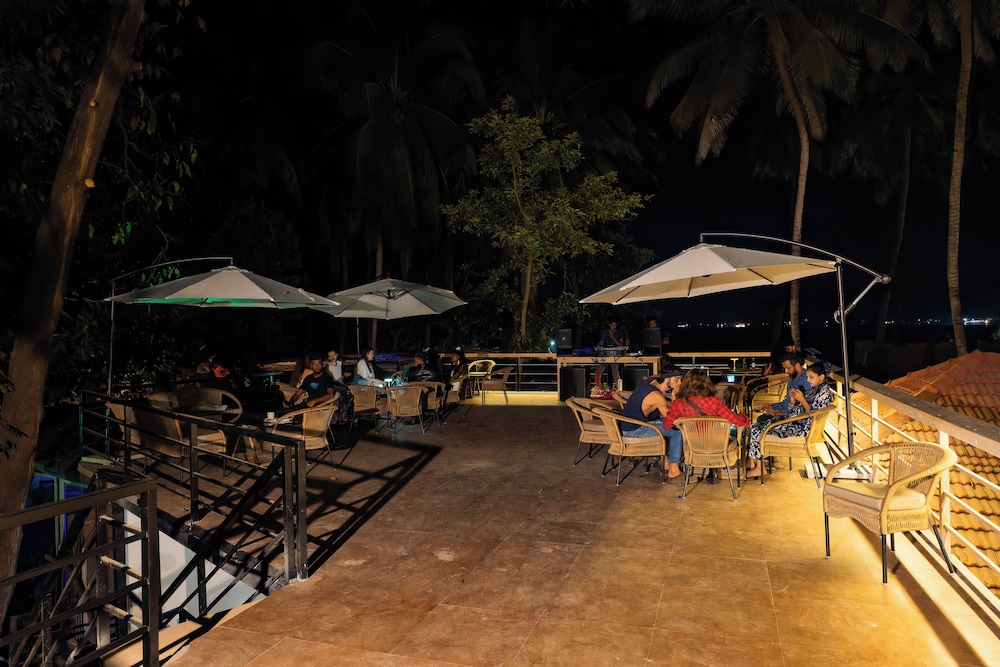 cali stays and cafe by the bay