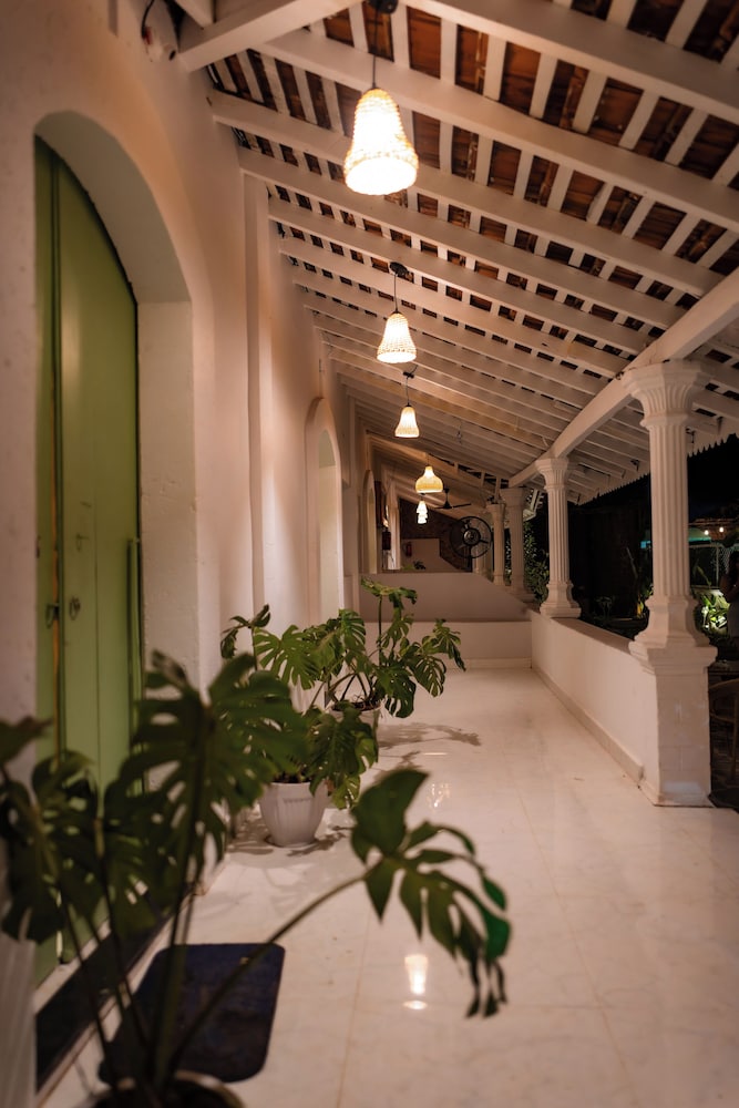 cali stays and cafe by the bay