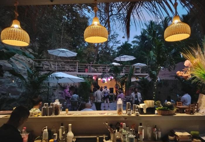 cali stays and cafe by the bay