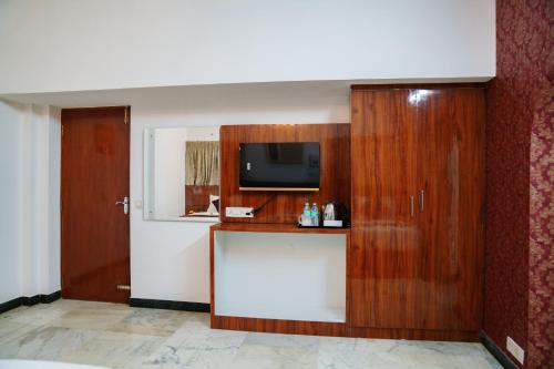 rich inn palace tnagar