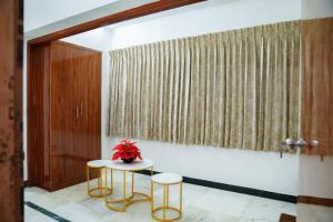 rich inn palace tnagar