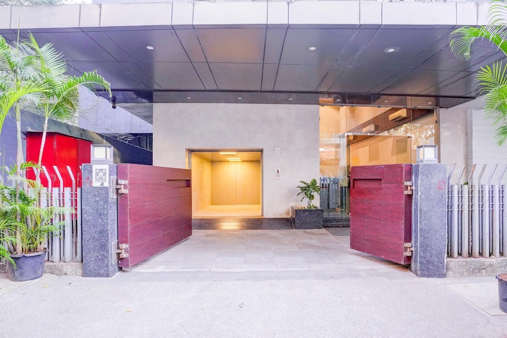 luxurious stays at times square le western mumbai