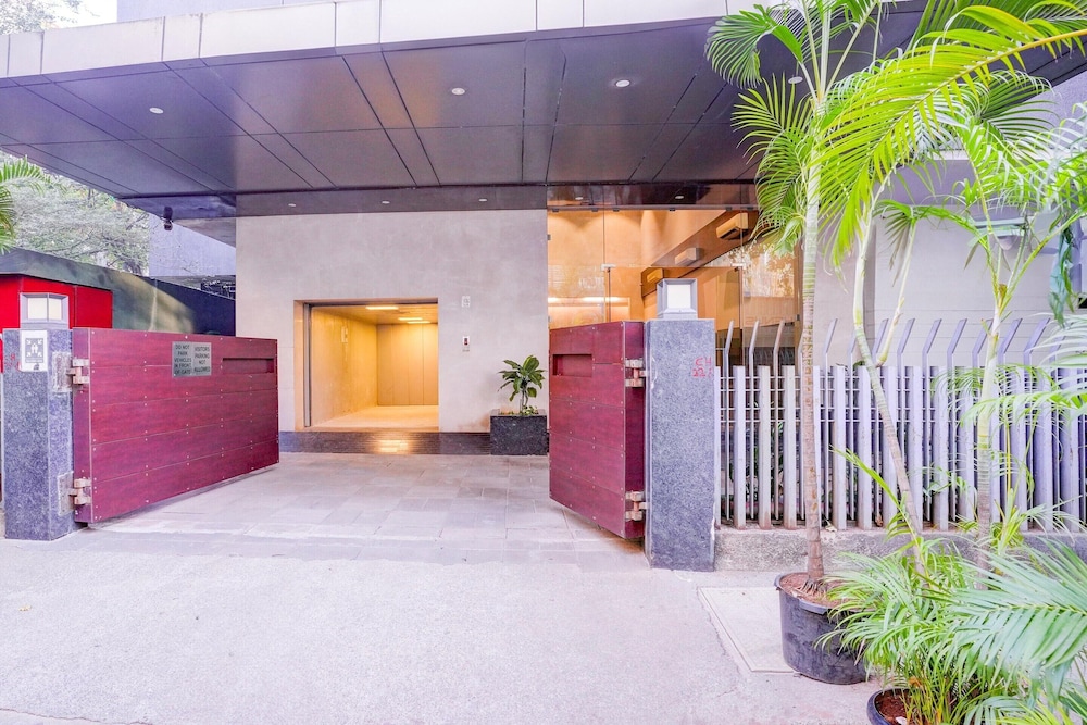 luxurious stays at times square le western mumbai