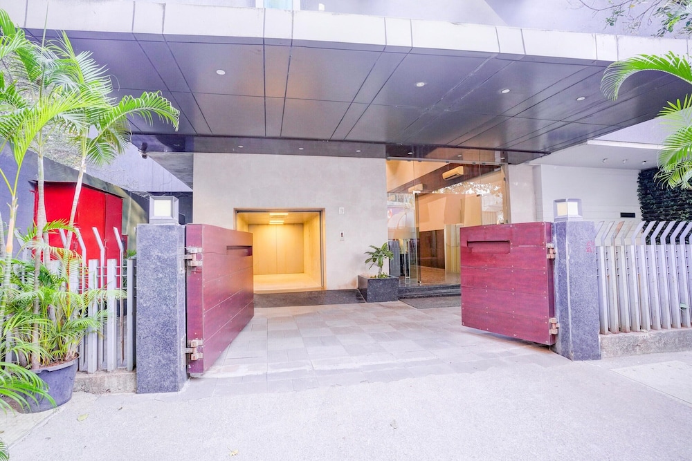 luxurious stays at times square le western mumbai