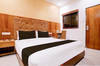 luxurious stays at times square le western mumbai