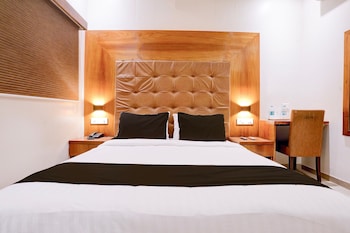 luxurious stays at times square le western mumbai