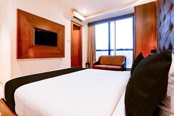 luxurious stays at times square le western mumbai