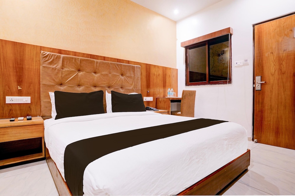 luxurious stays at times square le western mumbai