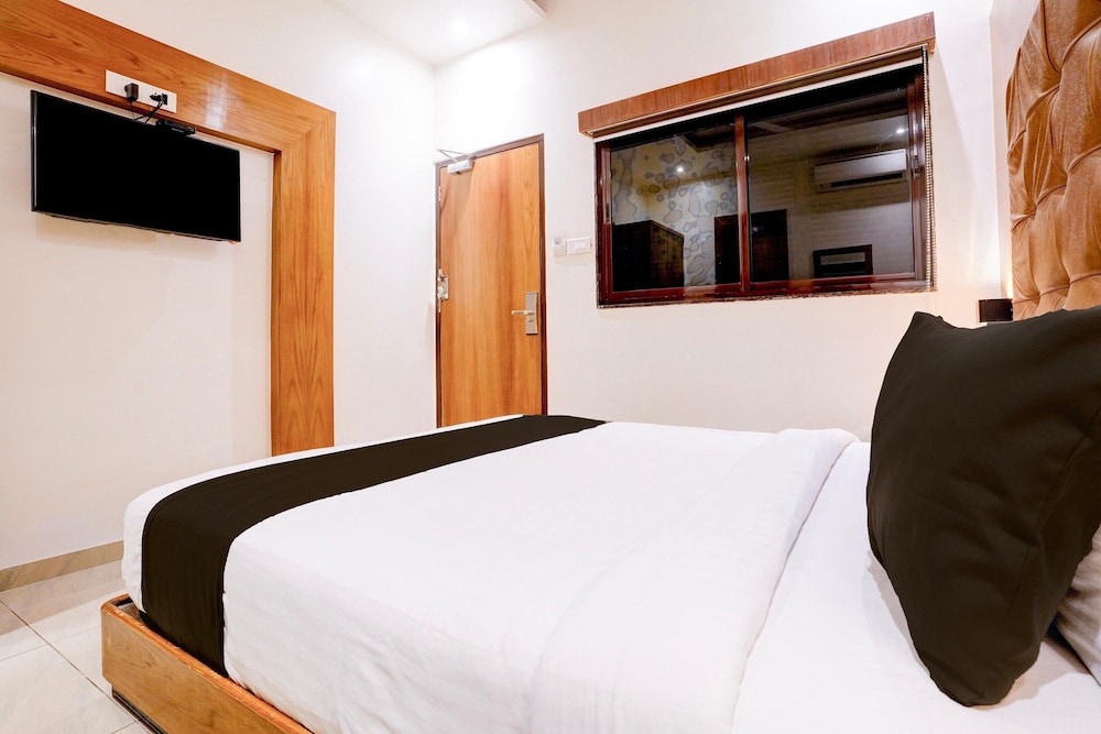 luxurious stays at times square le western mumbai