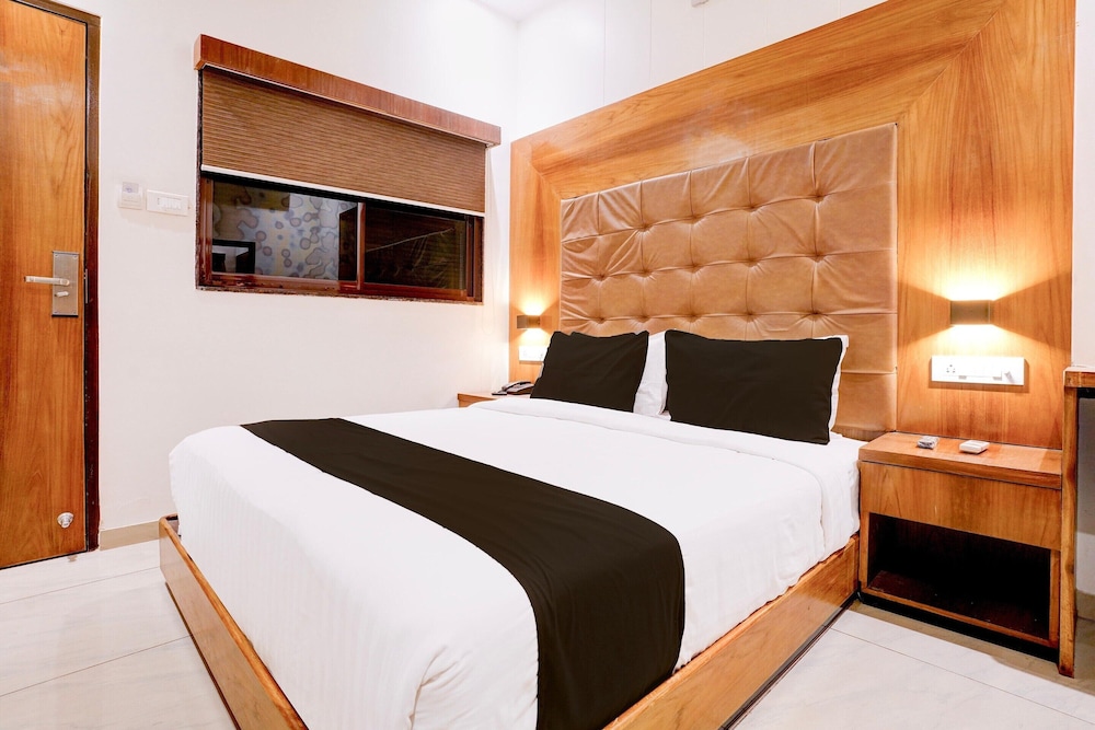 luxurious stays at times square le western mumbai