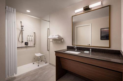 fairfield by marriott inn and suites chilliwack