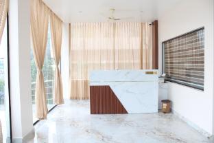 uj pallazzio business class luxury hotel