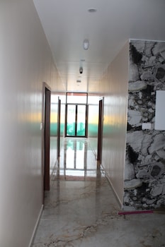 uj pallazzio business class luxury hotel