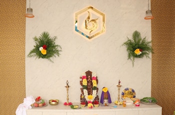 uj pallazzio business class luxury hotel