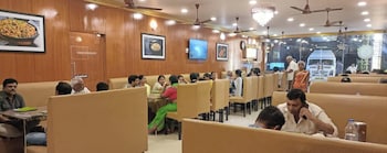 uj pallazzio business class luxury hotel